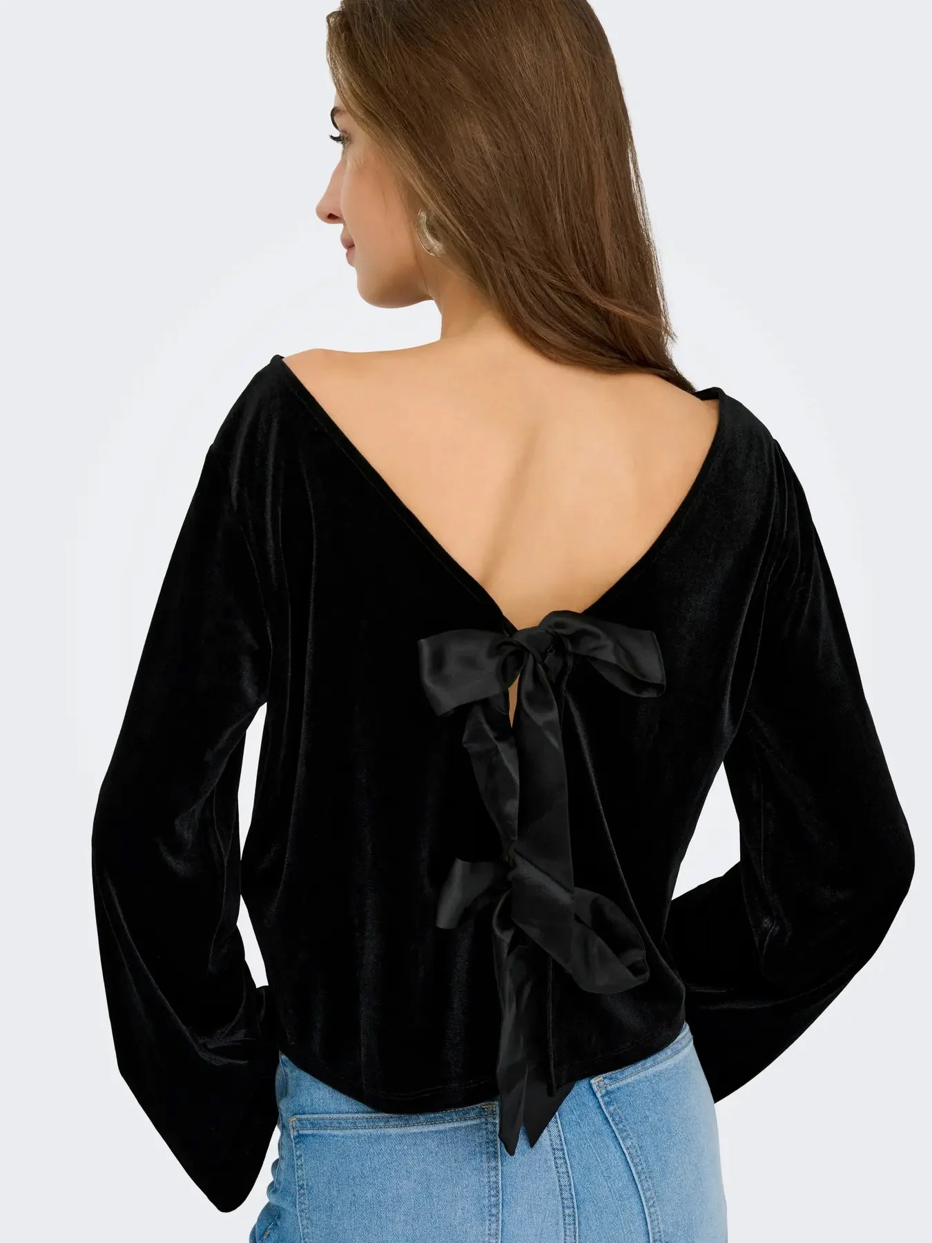Victory Velvet Bow Top Black - JDY - Image 4