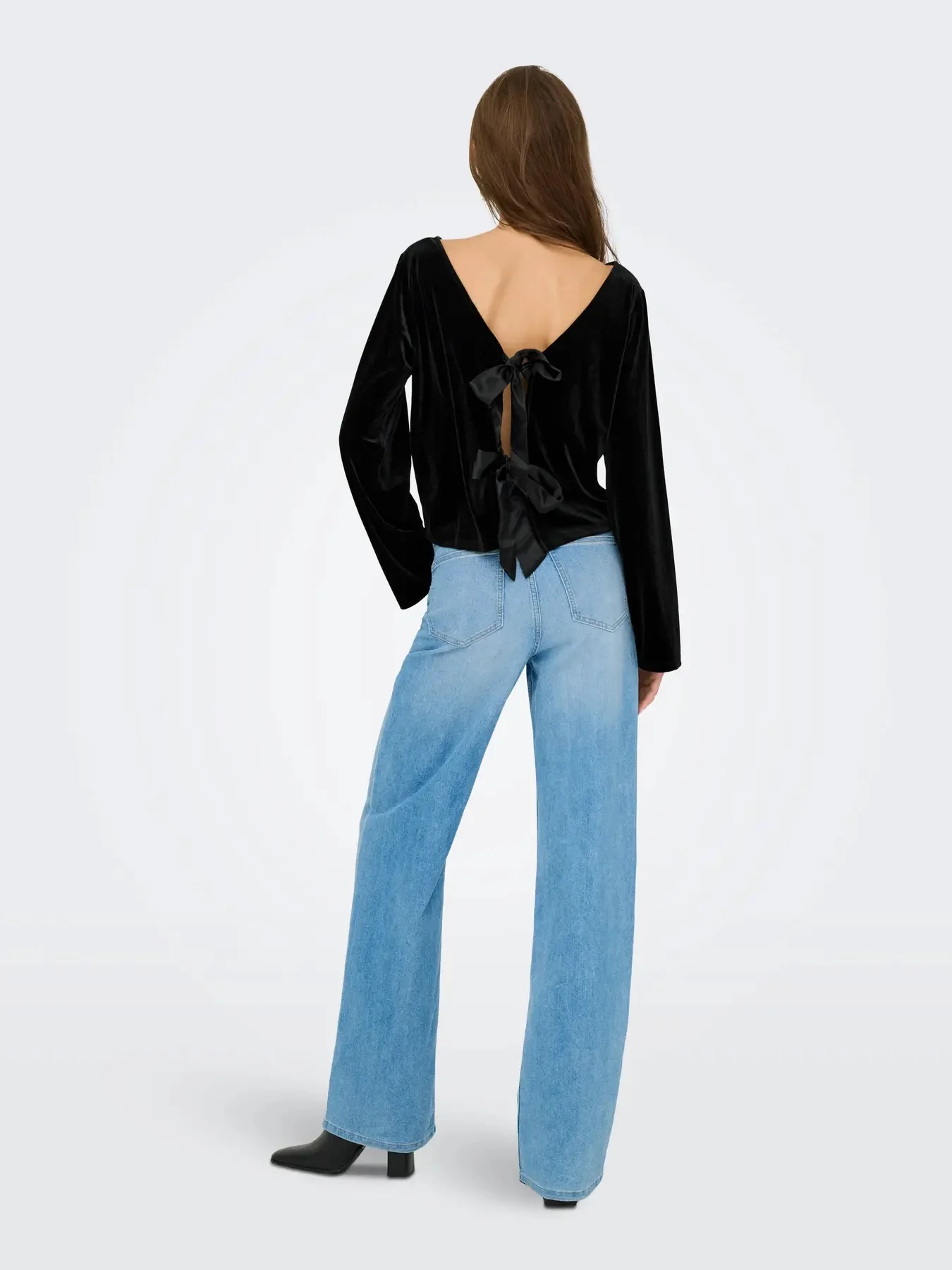 Victory Velvet Bow Top Black - JDY - Image 5